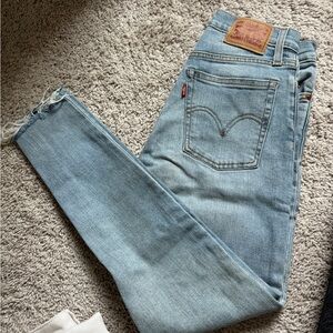 Levi’s wedgie skinny